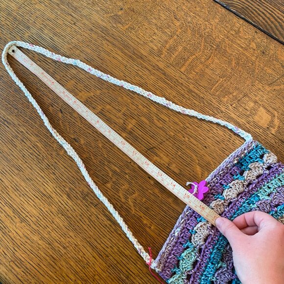 Handmade crochet cross-body bag striped cinch closure - Picture 7 of 7